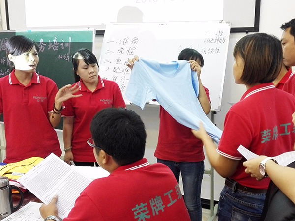 世界杯官方入口员工培训现场